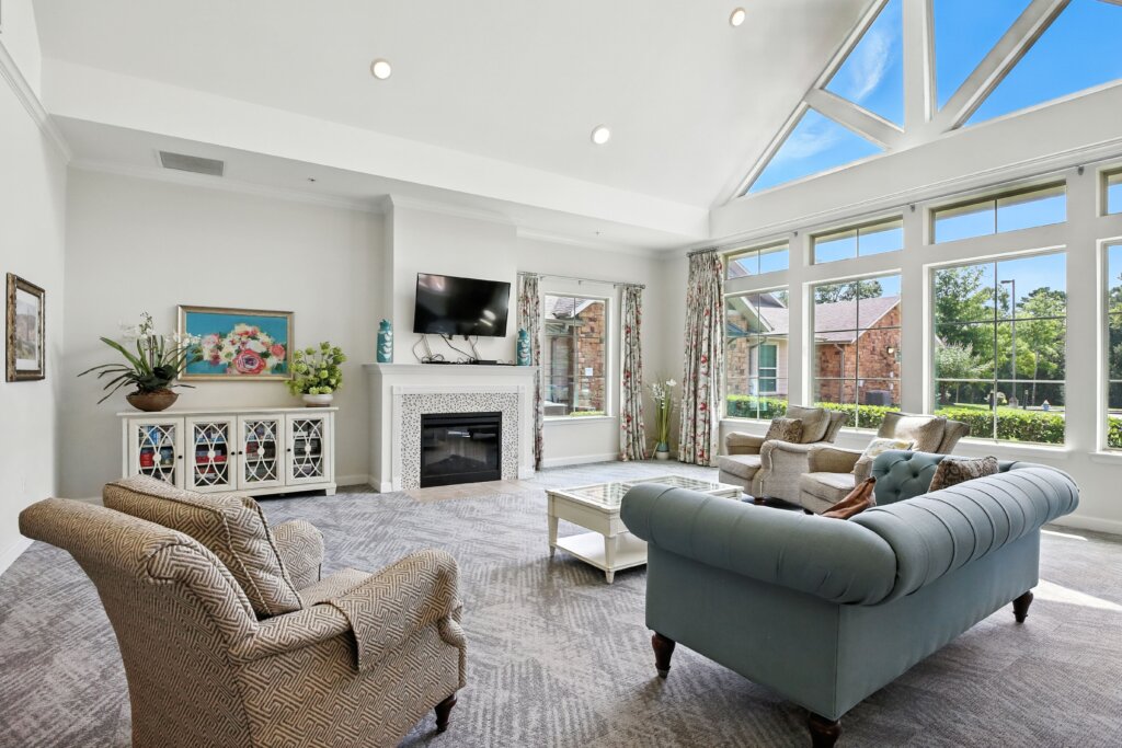 5000_Cypresswood_Dr_Spring_TX_77379_USA-Living_room-IMG_1553